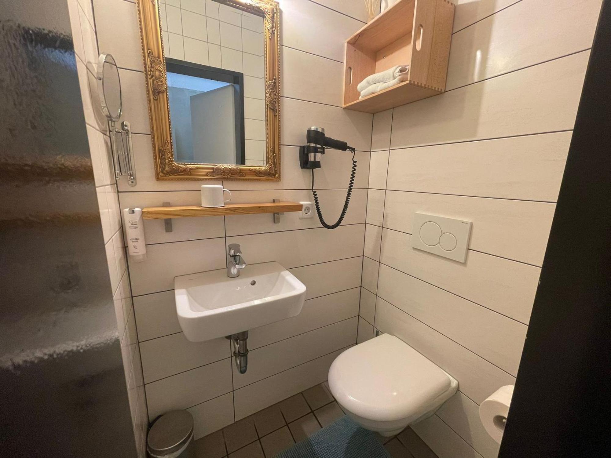 Koby Work&Stay Souterrain Apartment, Wifi&Komfort Herford Exteriör bild